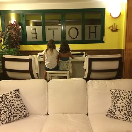 Brisamar فندق Bañugues